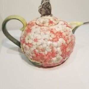 Hydrangea flower shaped porcelain tea pot